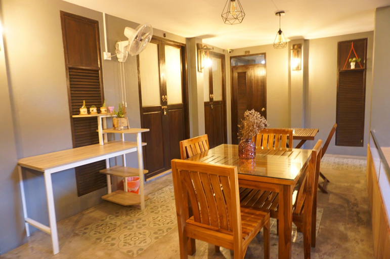 Public Area, Baan Paea Guest House, Phuket Island
