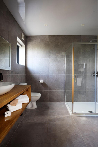 Bathroom 4, Doolin Inn