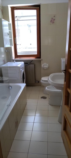 Bathroom, Le Chat Riant Deluxe, Aosta