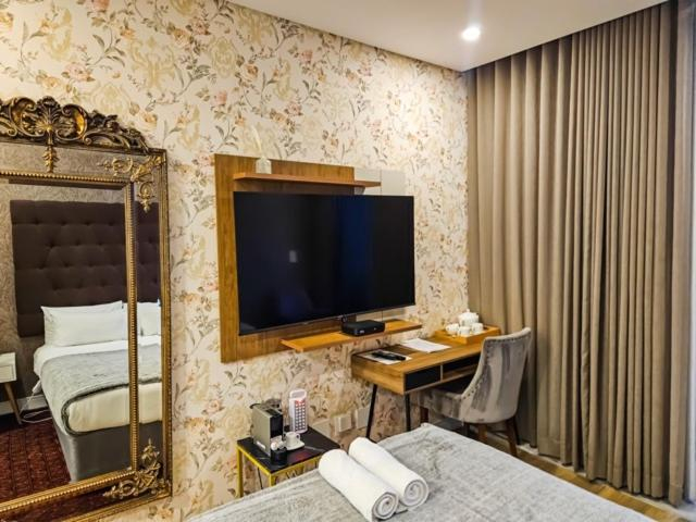 Others 3, Illovo Central Apartments, City of Johannesburg