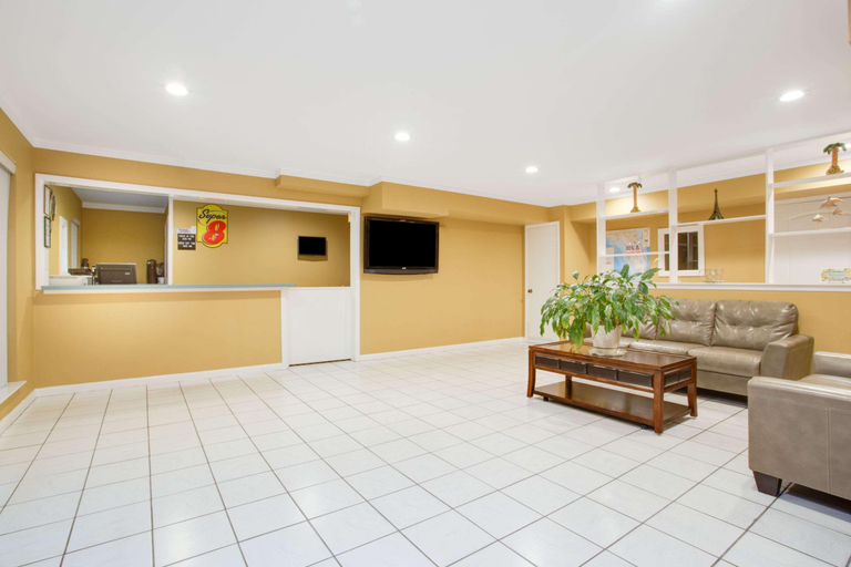 Public Area, Super 8 by Wyndham Defuniak Springs, Walton