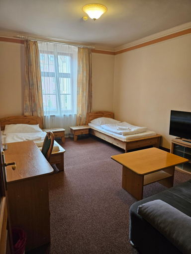 Bedroom 2, Hotel Barbarossa, Cheb