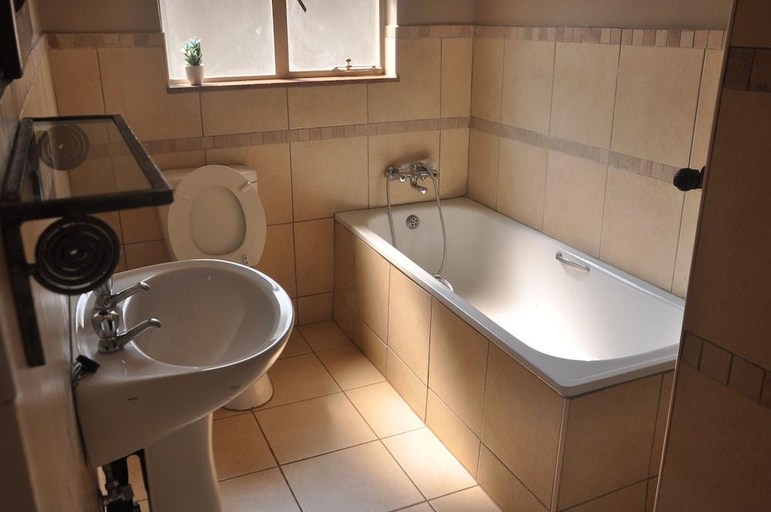 Bathroom, Coghlan Villa, Harare