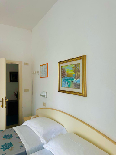 Bedroom 5, Hotel Erika, Rimini