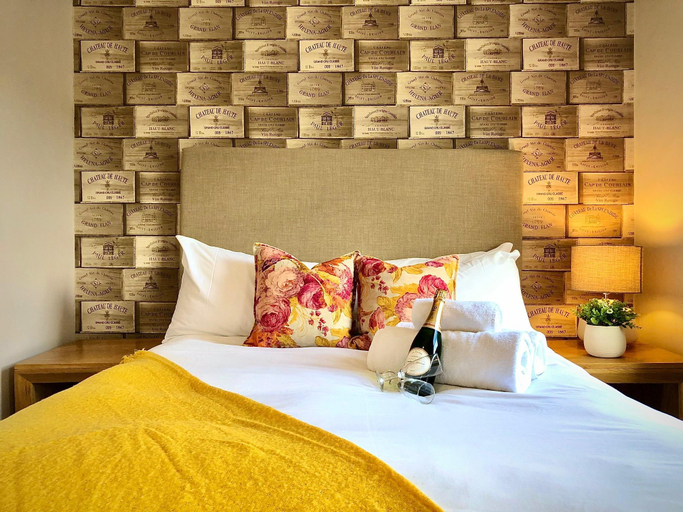 Bedroom 2, The Pelican Inn, Wiltshire