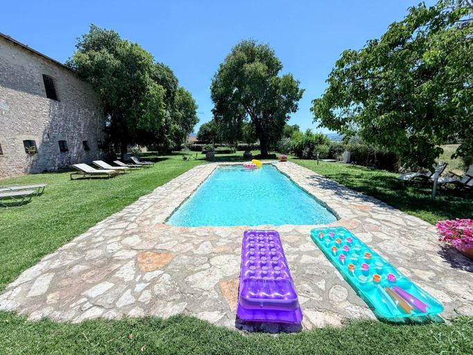 Others 5, Exclusive Pool-open All Year-spoleto Biofarm-slps 8-village shops, bar1 km, Perugia