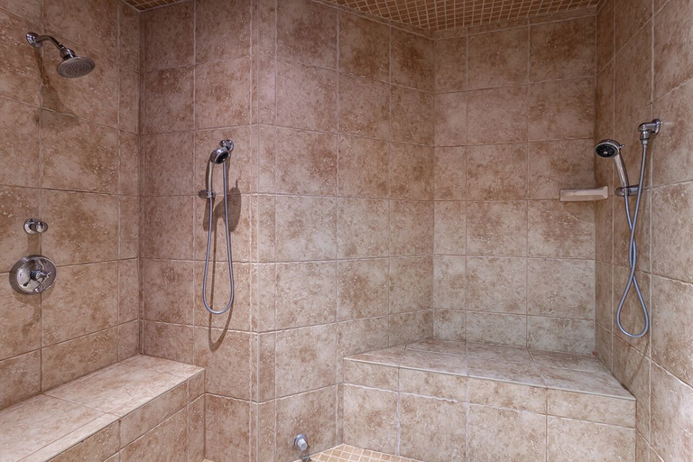 Bathroom 4, Jefferson Street Inn, Marathon