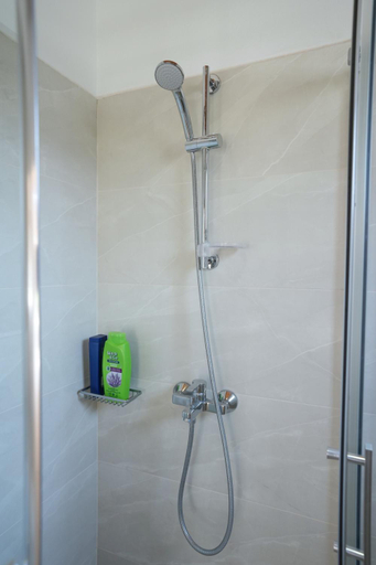 Bathroom 3, Jons Apartment, Gjirokastrës