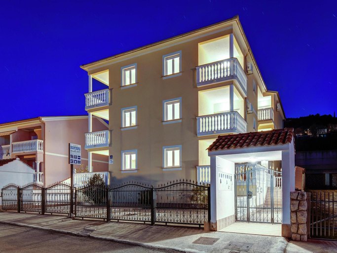 Exterior & Views, Apartment in Dramalj by the Seafront, Crikvenica