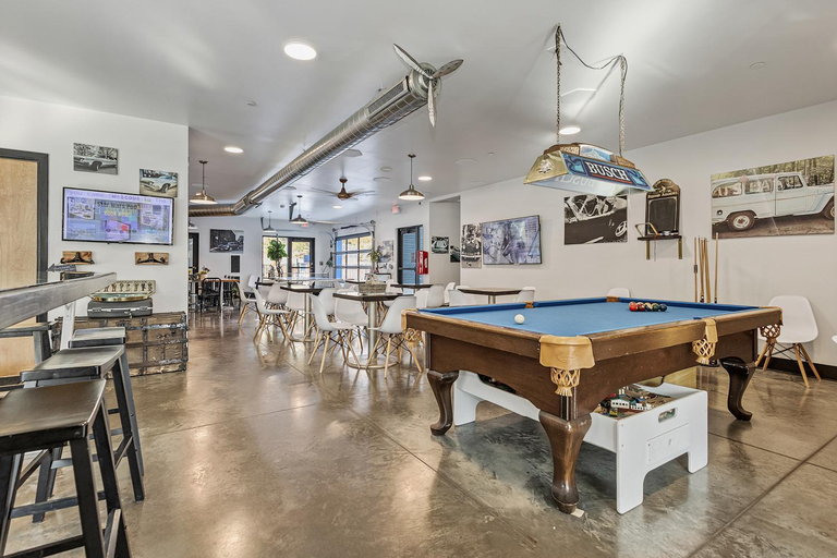 Food & Drinks 3, Galactic getaway for 8 Star Wars sleeping pod room, Franklin