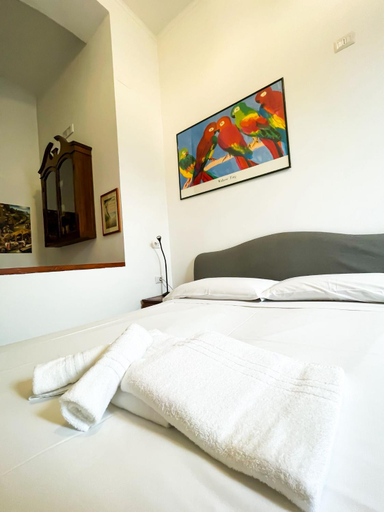 Bedroom 3, D' Angleterre, Salerno