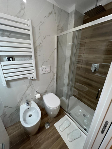 Others 3, Suite 98, Rome