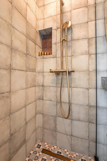 Bathroom 3, Khai Karakoy, Beyoğlu