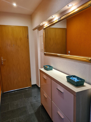 Others 4, Exklusive moderne 2 Zi. Wohnung in ruhiger Lage, Ostalbkreis