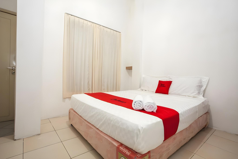 Bedroom, RedDoorz Syariah near Taman Bungkul (tutup permanen), Surabaya