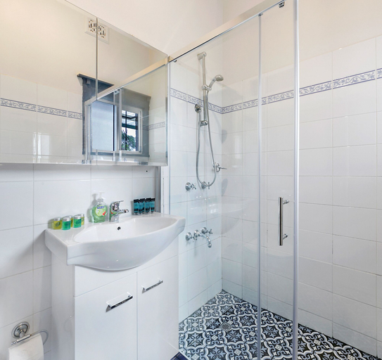 Bathroom, Kozyguru | Arncliffe | Airport Cottage 3 Bed House, Sydney