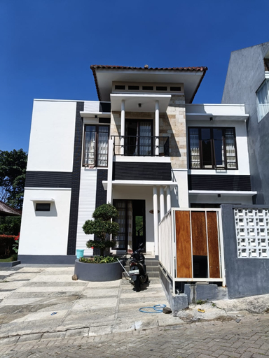 Exterior & Views 2, Kusuma Pinus F8, Malang