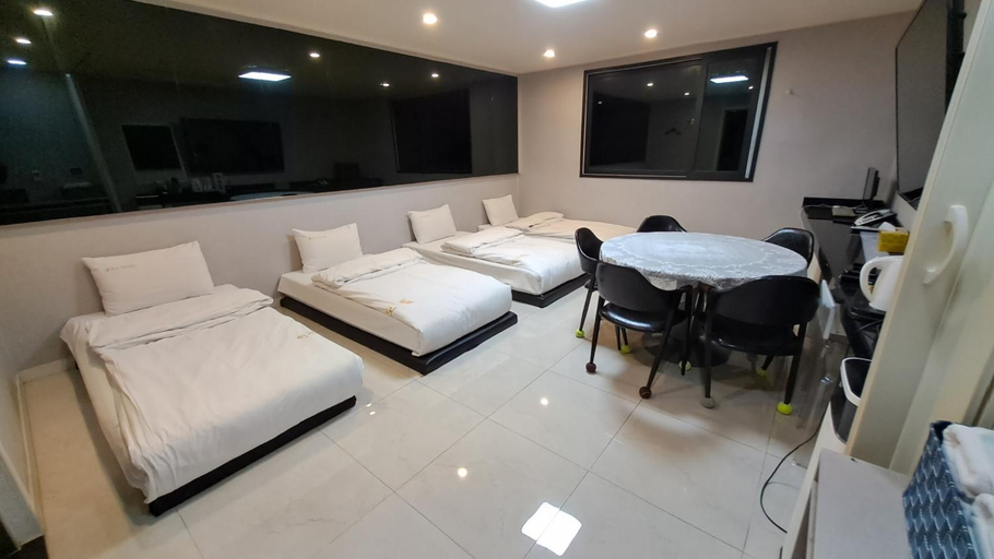 Bedroom 2, Queen Hotel, Muan