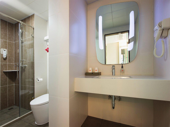 Bathroom 3, Ibis Harbin West Railway Station Wanda plaza hotel, Harbin