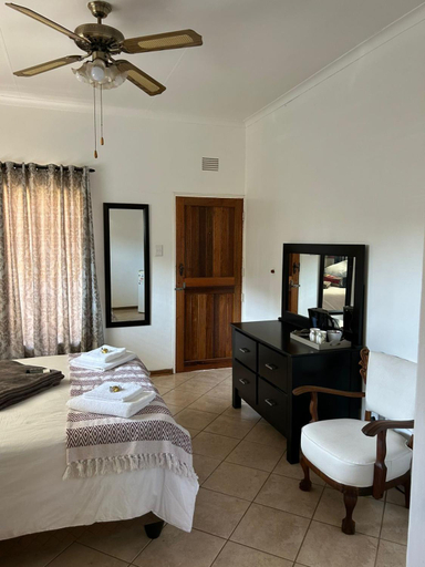 Others 2, 9 wena Ave Guesthouse, Dr Kenneth Kaunda