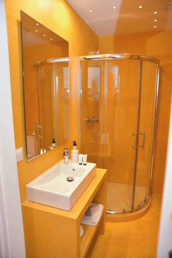 Bathroom 4, Boabdil Guesthouse, Málaga