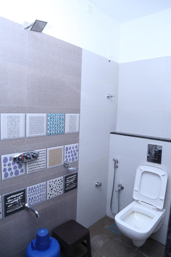 Bathroom 3, Navaratna Palace, Belgaum