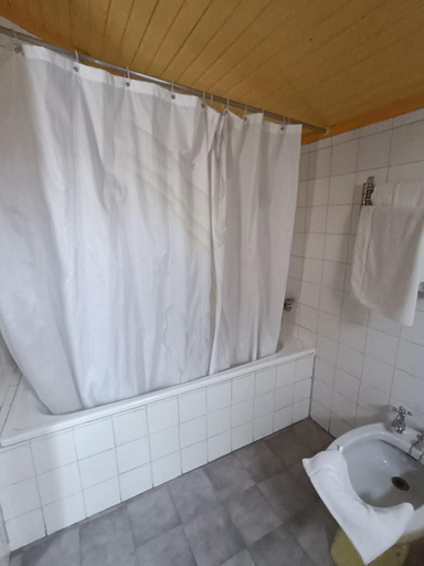 Bathroom 4, Casa Campo das Bizarras, Castro Daire