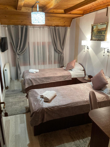 Others 5, Pensiunea Cetate, Turia