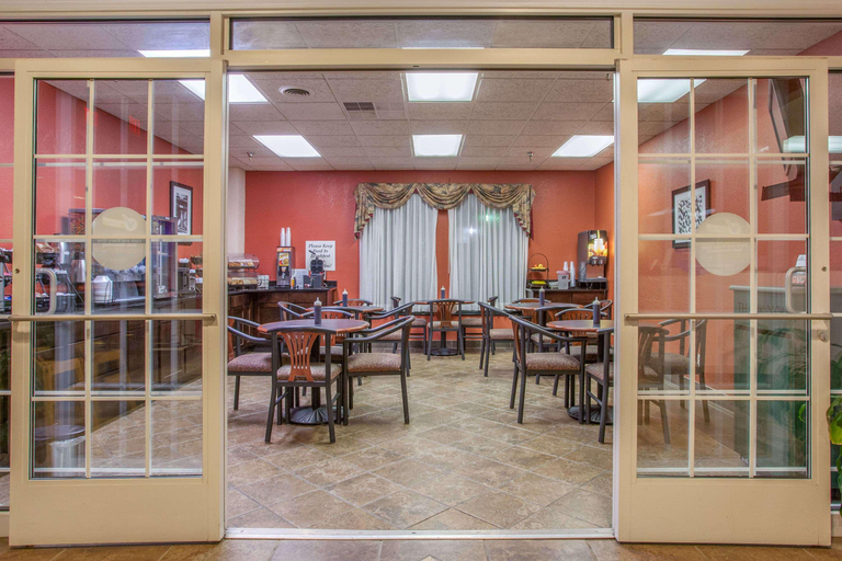 Public Area 2, Days Inn & Suites by Wyndham Mt Pleasant, Isabella