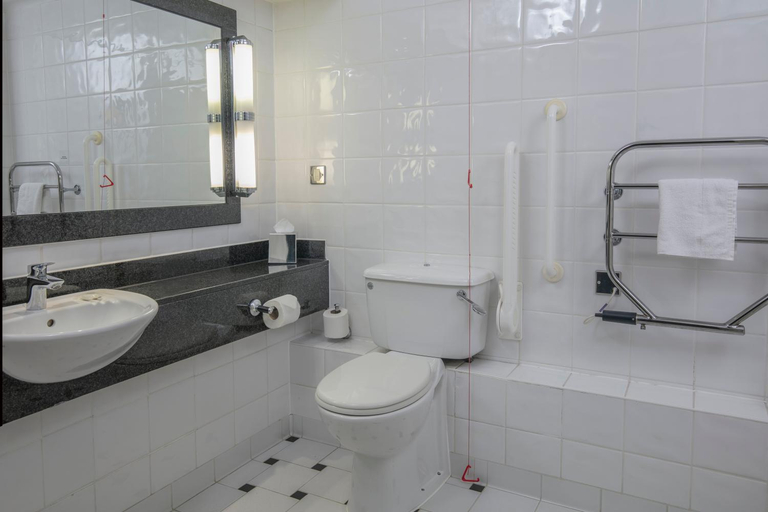 Bathroom 5, Dunston Hall Hotel, Spa & Golf Resort, Norfolk
