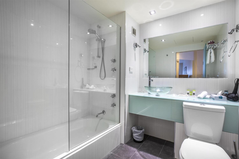 Bathroom 3, Nightelier Devonport Gateway Hotel, Devonport