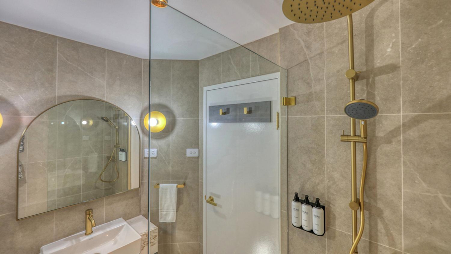 Bathroom 5, Dubbo RSL Club Motel, Dubbo - Pt A