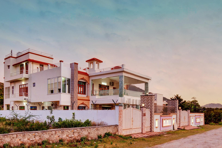 Exterior & Views
