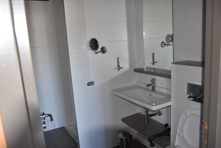 Bathroom 3, Adonis Lyon Docks Ouest, Rhône