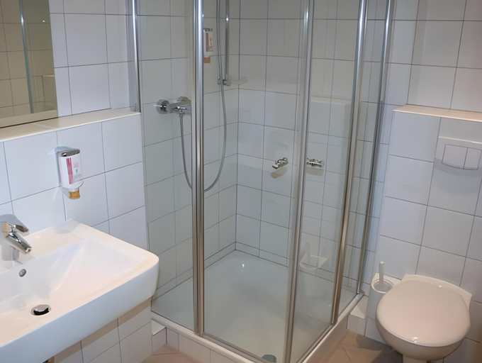 Bathroom 4, Business Sporthotel Gro Wallstadt, Miltenberg