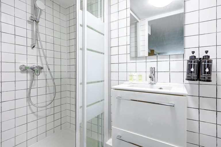 Bathroom, 204 Suite Coco - Superb apartment in Paris, Paris