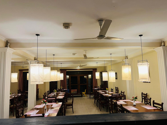 Food & Drinks 5, Hotel Sunflower, Katharagama