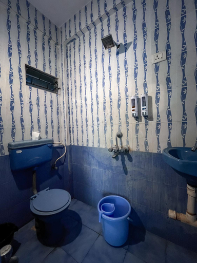 Bathroom 3, 12 Monks Hostel Goa, North Goa