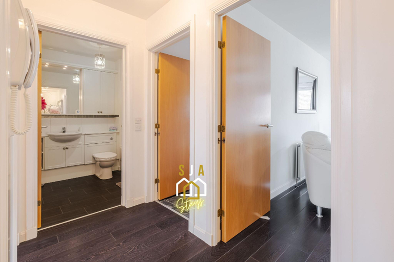 Bathroom 2, Portland Pad - SJA Stays - Modern 2 Bed Apartment, Aberdeen