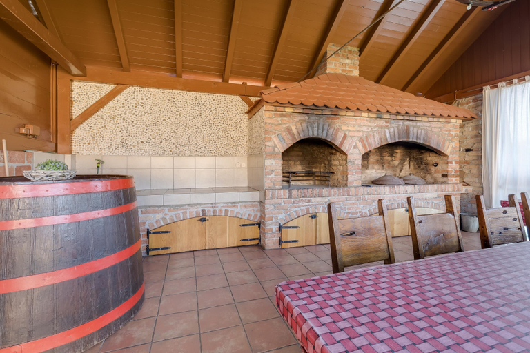Room 2, Rustic Cottage With Heated Pool, Kravarsko