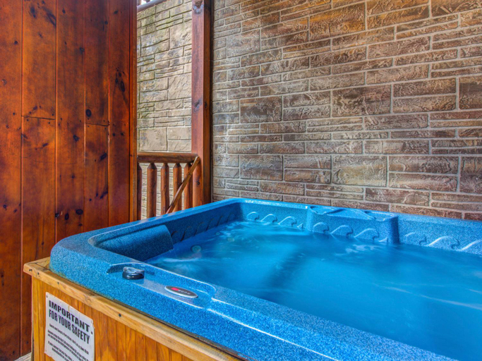 Sport & Beauty 3, Family Ties Lodge, Sevier