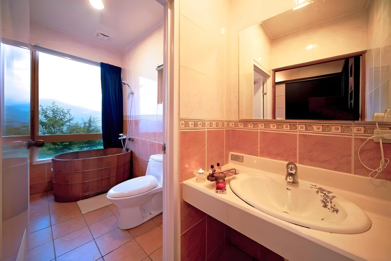 Bathroom 3, Cingjing Dream Town, Nantou