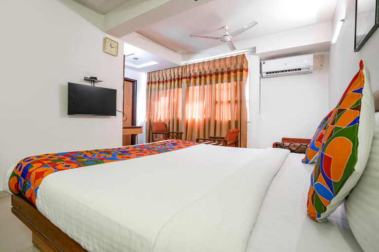Bedroom 2, FabHotel Shanti Sadan - V.S Hospital, Madalpur Gam, Ellisbridge, Ahmadabad