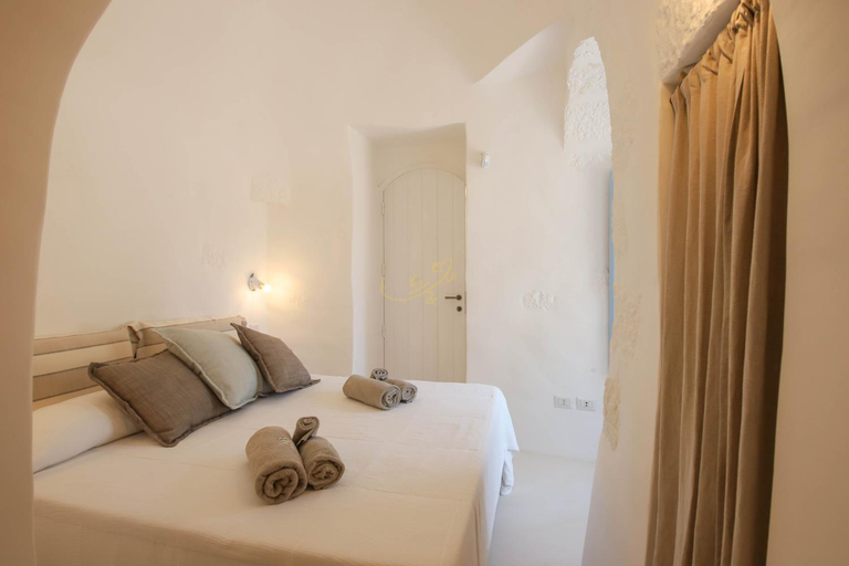 Bedroom 3, TD Lamiamola Stylish Trulli Lamie with Pool, Brindisi