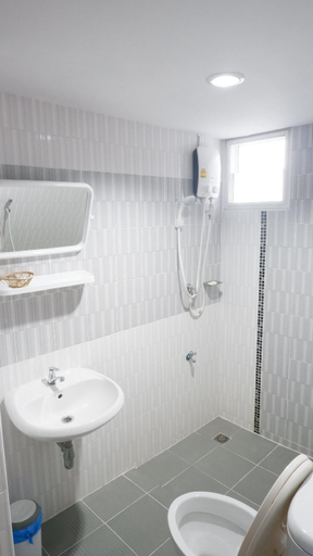 Bathroom 4, Airport A1 HOTEL, Muang Chiang Mai