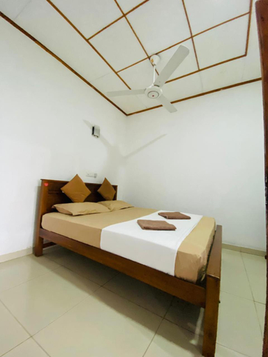 Bedroom 2, Sea View Resort, Hikkaduwa
