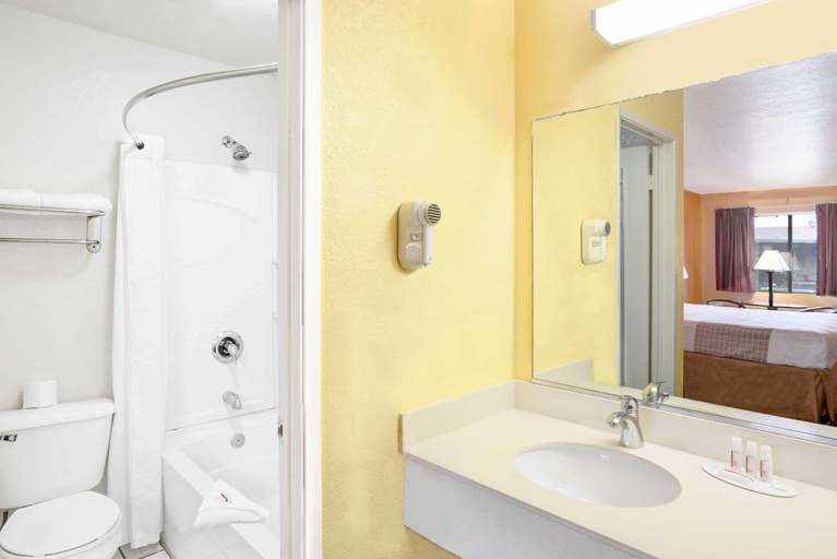 Bathroom 4, Howard Johnson by Wyndham Modesto Ceres, Stanislaus