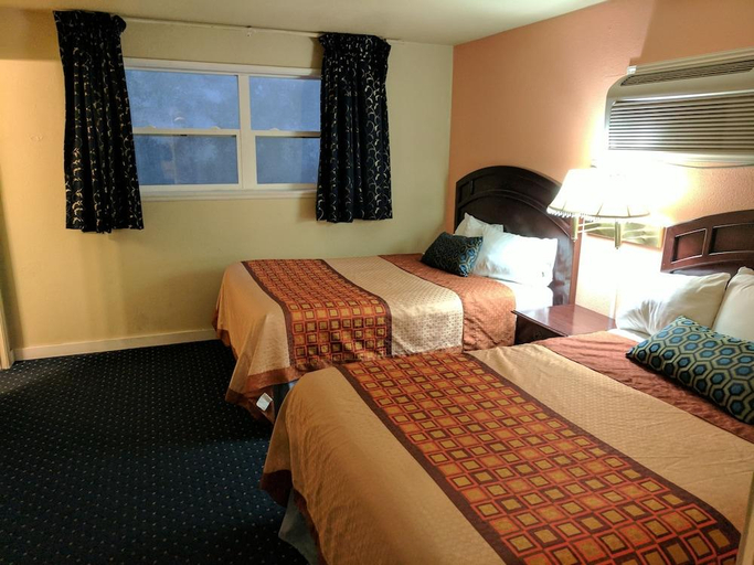 Bedroom 2, La Hacienda Motel, Seattle