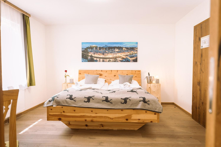 Bedroom, Landgasthof Rechenwirt, Salzburg