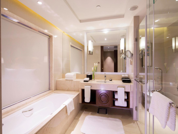 Bathroom, DoubleTree by Hilton Ningbo Chunxiao, Ningbo